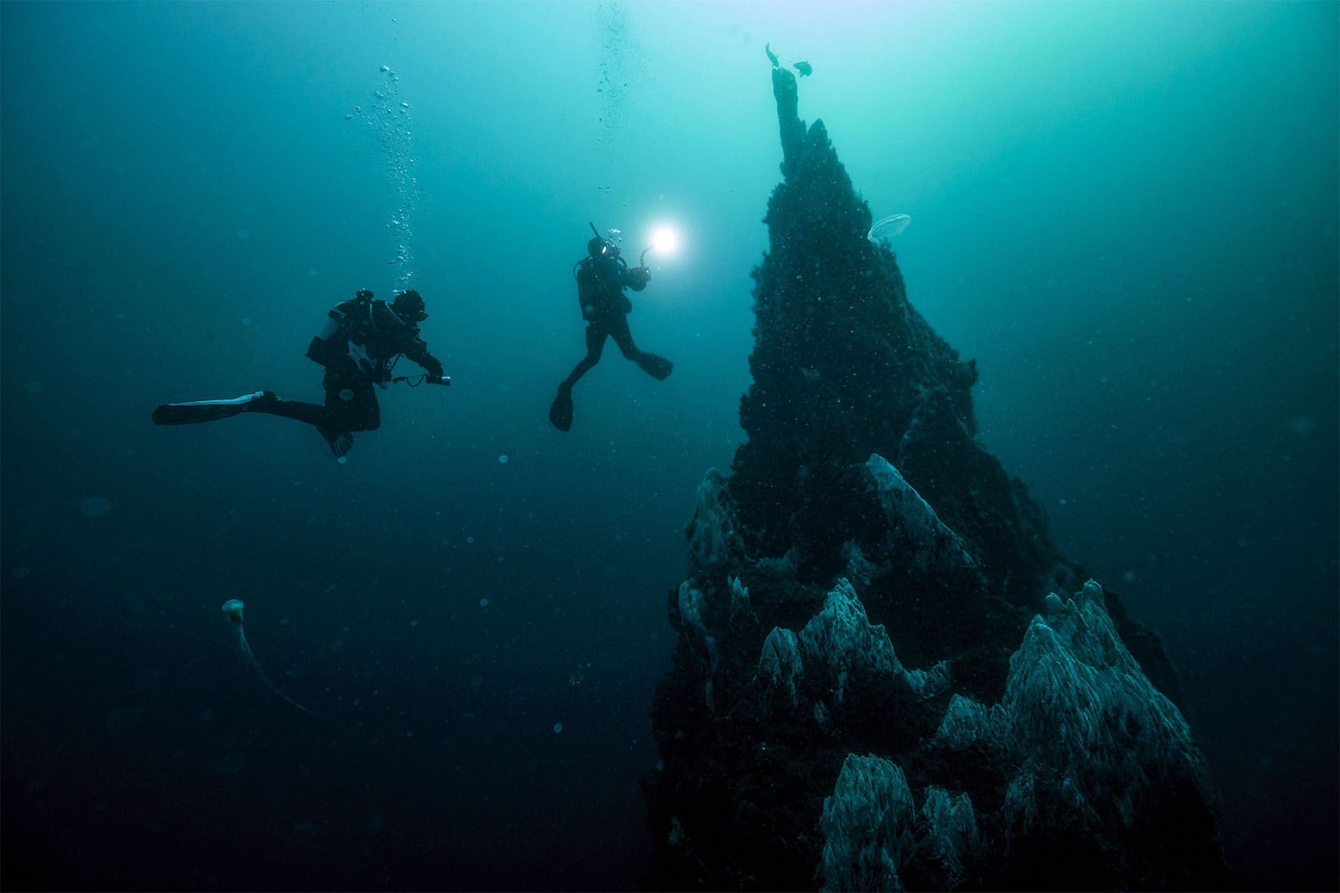 Advanced Open Water buddy team on a deep dive