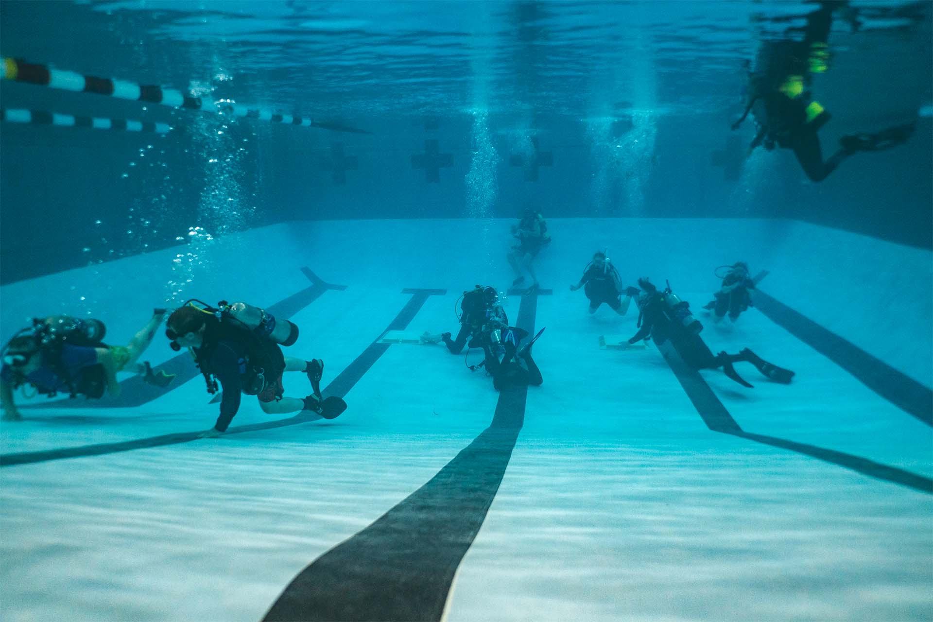 Multiple PADI scuba certification classes training simultaneously in a pool with instructors and assistant instructors — Columbus Scuba professional dive training Columbus Ohio